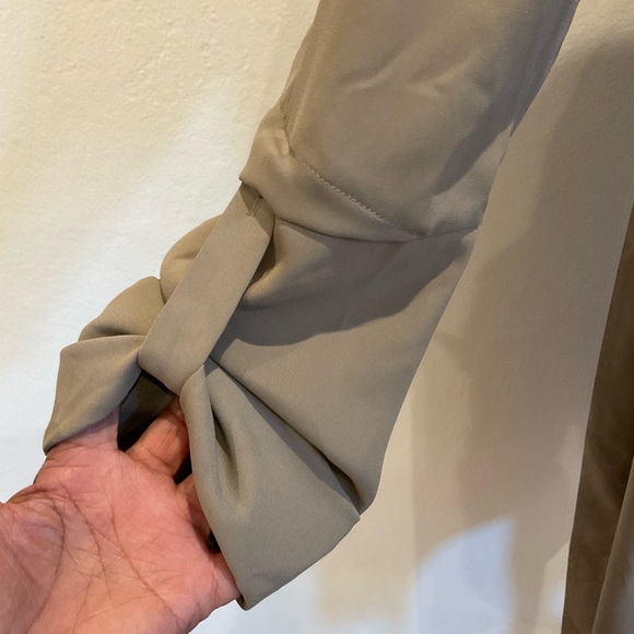 Babaton Quincy Belted Trench Coat Light Weight with Pockets in Taupe Xsm… - Picture 12 of 15